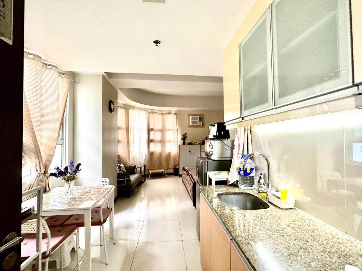 Lindy's Cozy Place @newport In Front Of Naia Terminal 3 Bed & Breakfast *