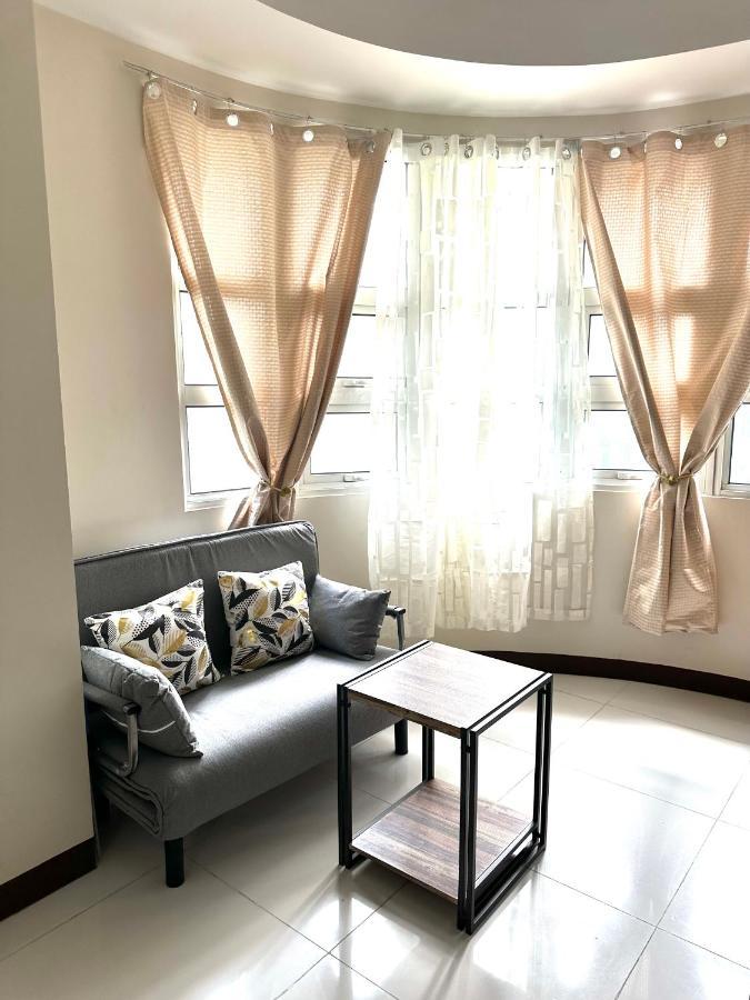Lindy's Cozy Place @newport In Front Of Naia Terminal 3 Bed & Breakfast